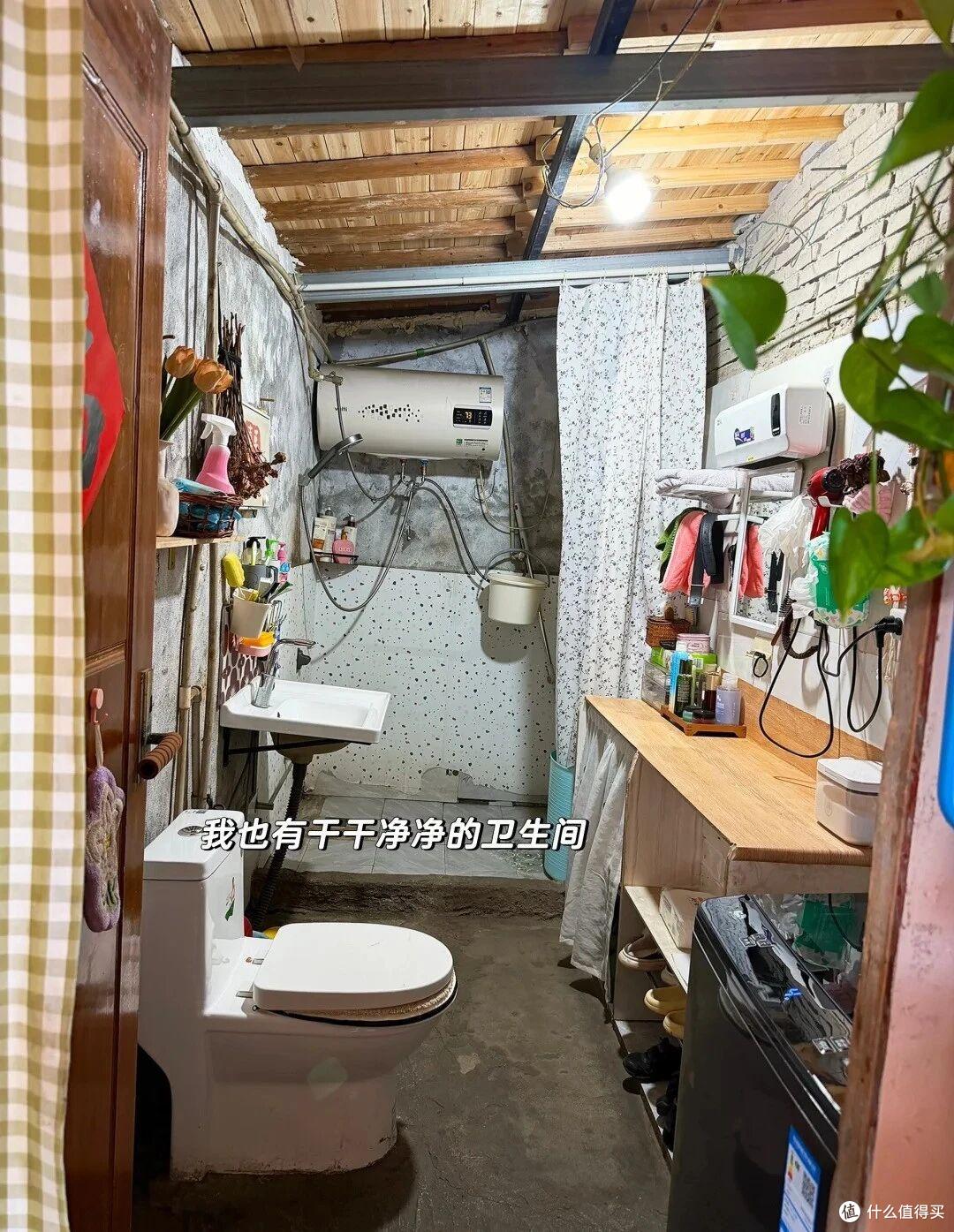江苏一户人家,因“蜗居废品站”而走红,布置得满满当当,好壮观