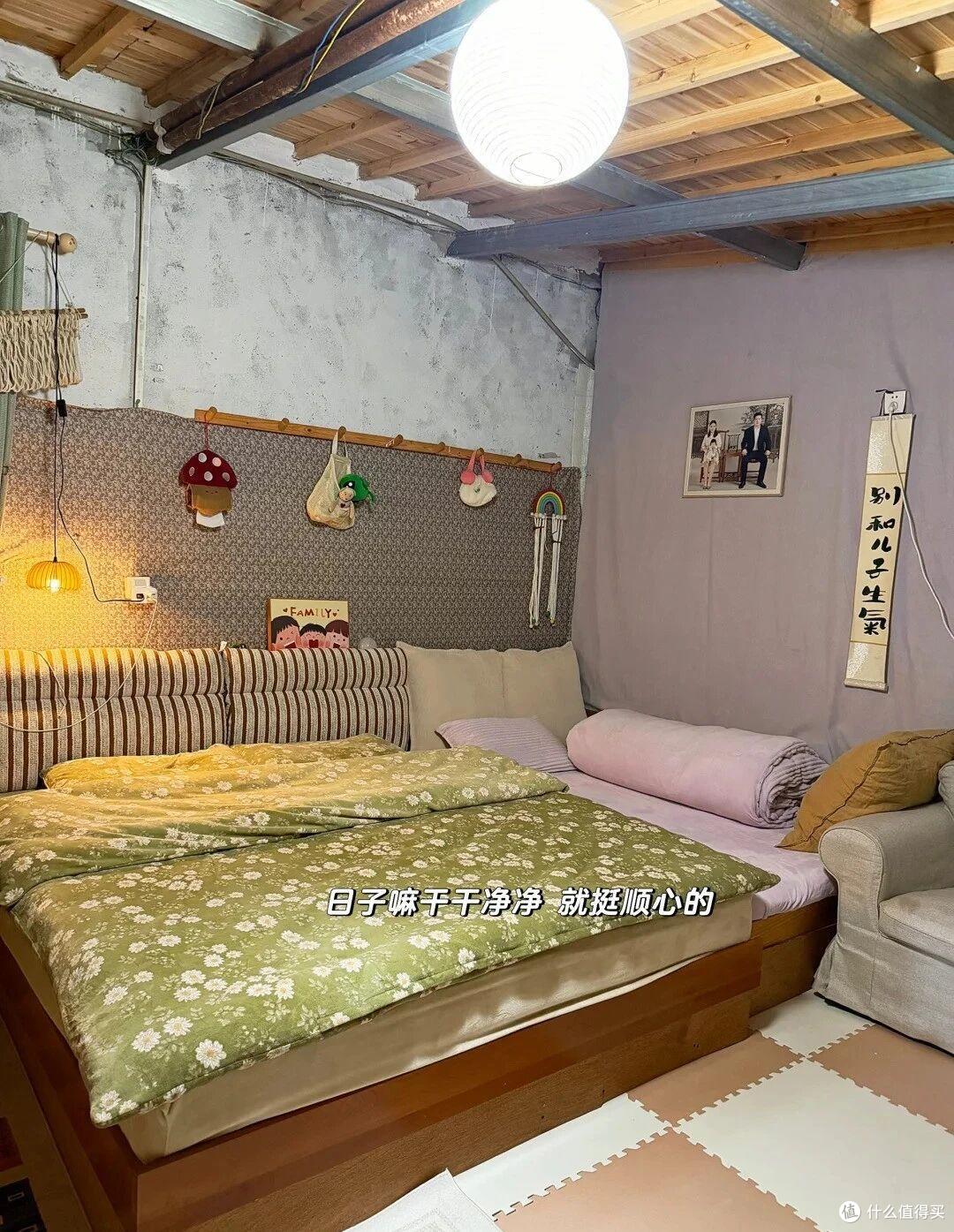 江苏一户人家,因“蜗居废品站”而走红,布置得满满当当,好壮观