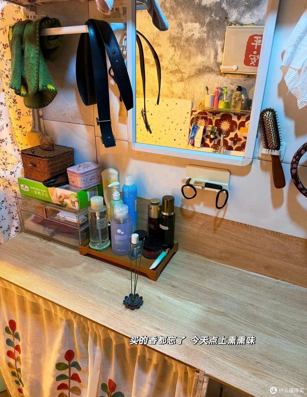 江苏一户人家,因“蜗居废品站”而走红,布置得满满当当,好壮观