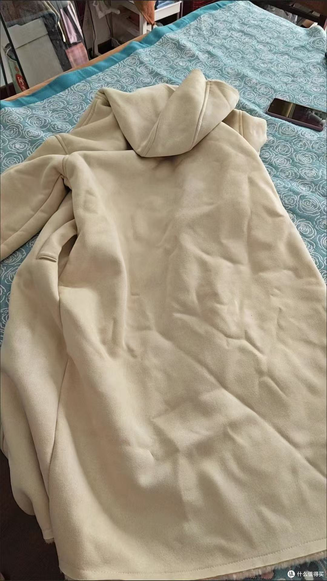 寒潮穿搭和解局：大衣党VS棉服党，这件双面鹿皮绒大衣赢麻了