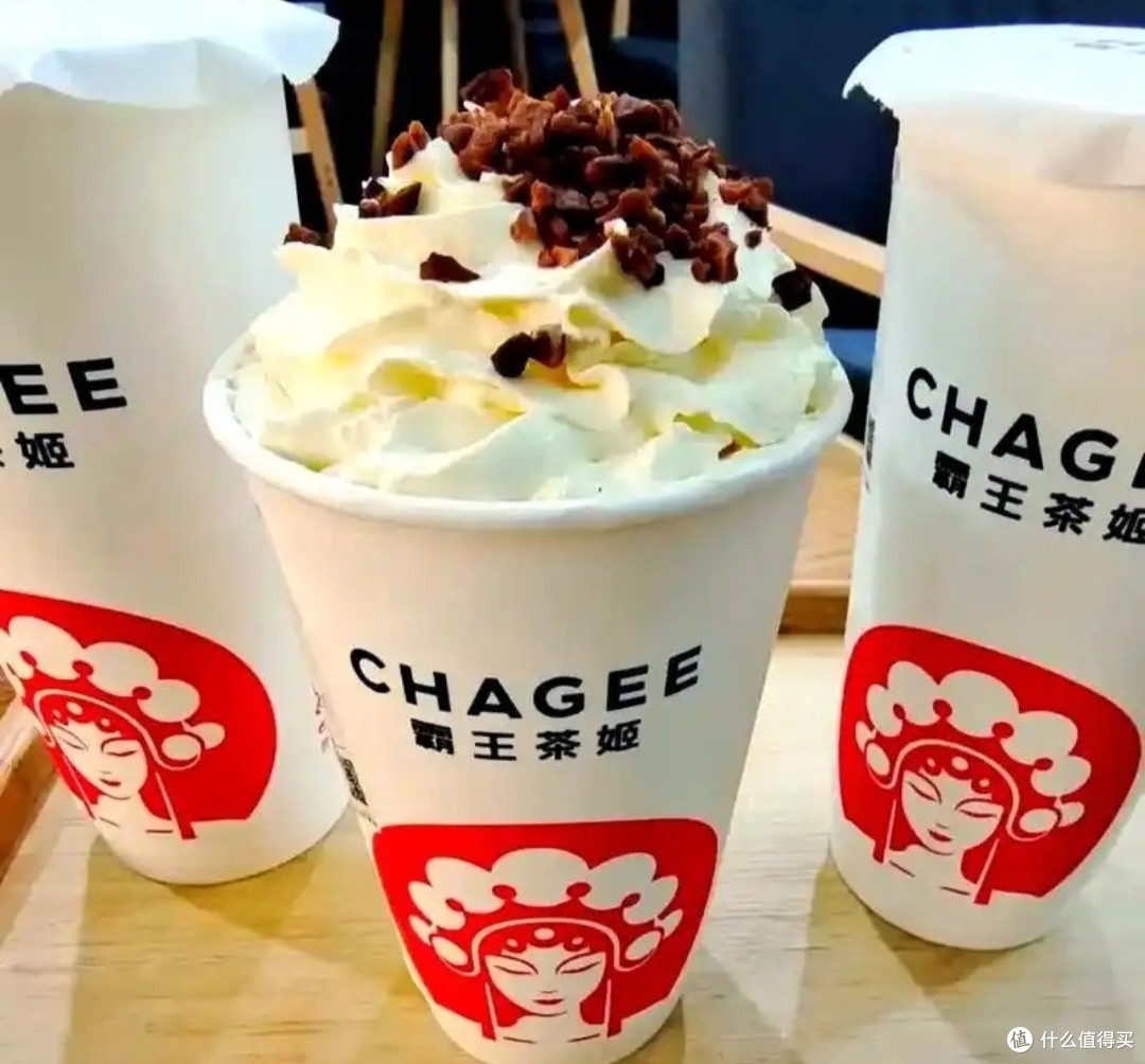 霸王茶姬手打奶茶争议背后的品牌营销策略分析