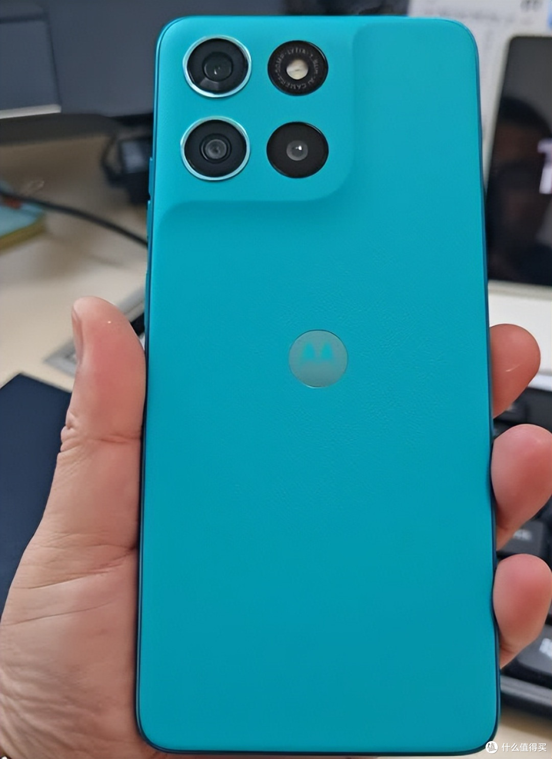 摩托罗拉不讲武德,7000mAh+NFC+LCD,四年质保加持,跌至1297元