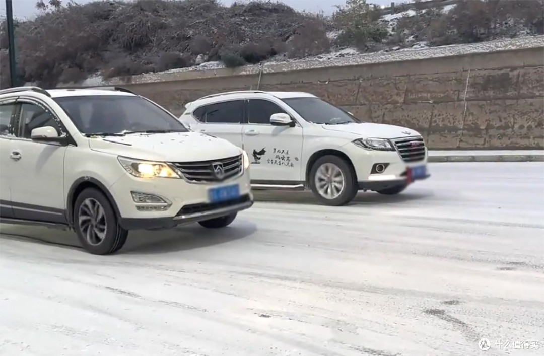 在冬季下雪天开车,前驱车其实比四驱车更稳,经常开的人都知道!