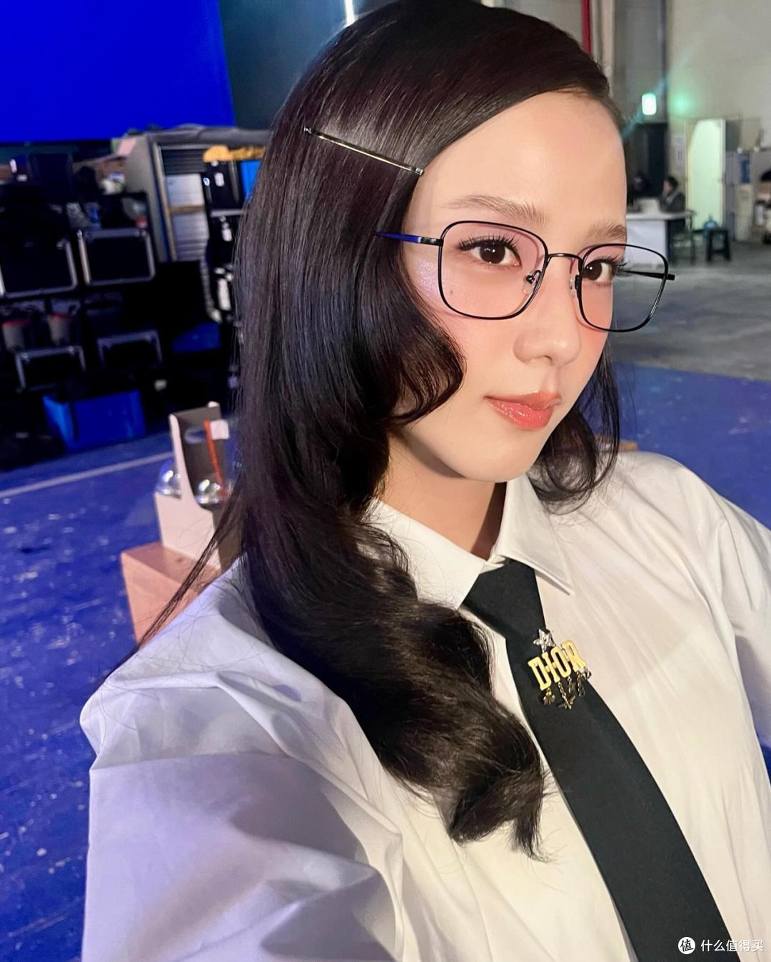 富贵千金发型,它真的有点东西,彰显饱满有气质的千金从容感!