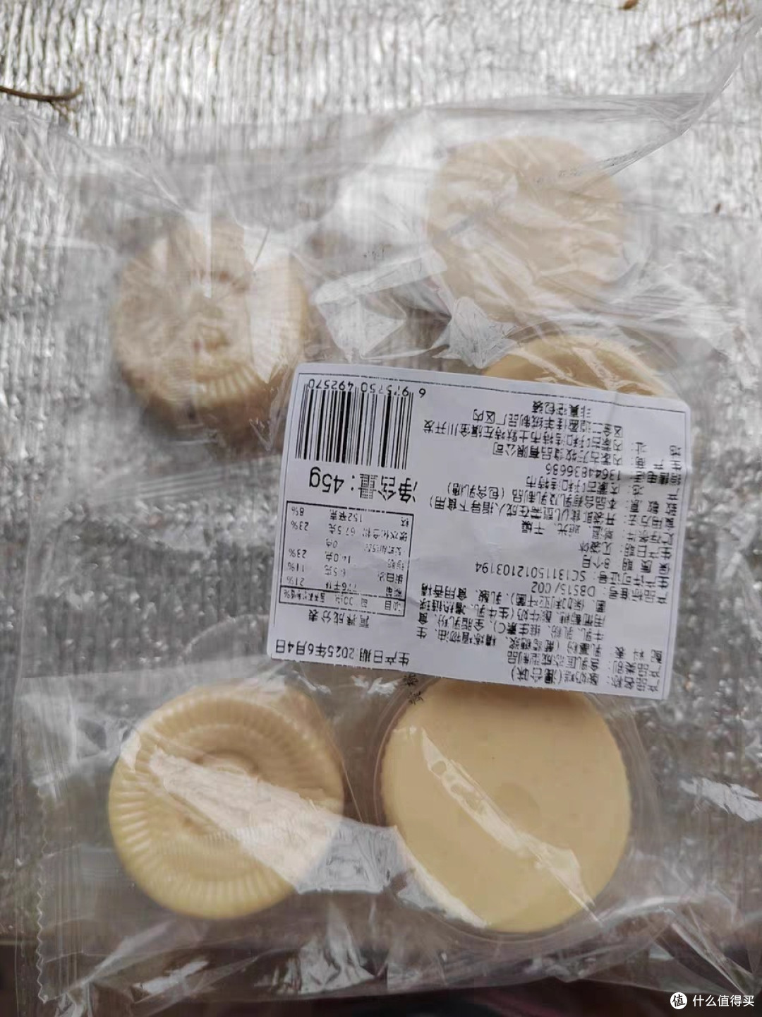 东北美食丰富多样，以下是一些备受推崇的年度必尝佳肴
