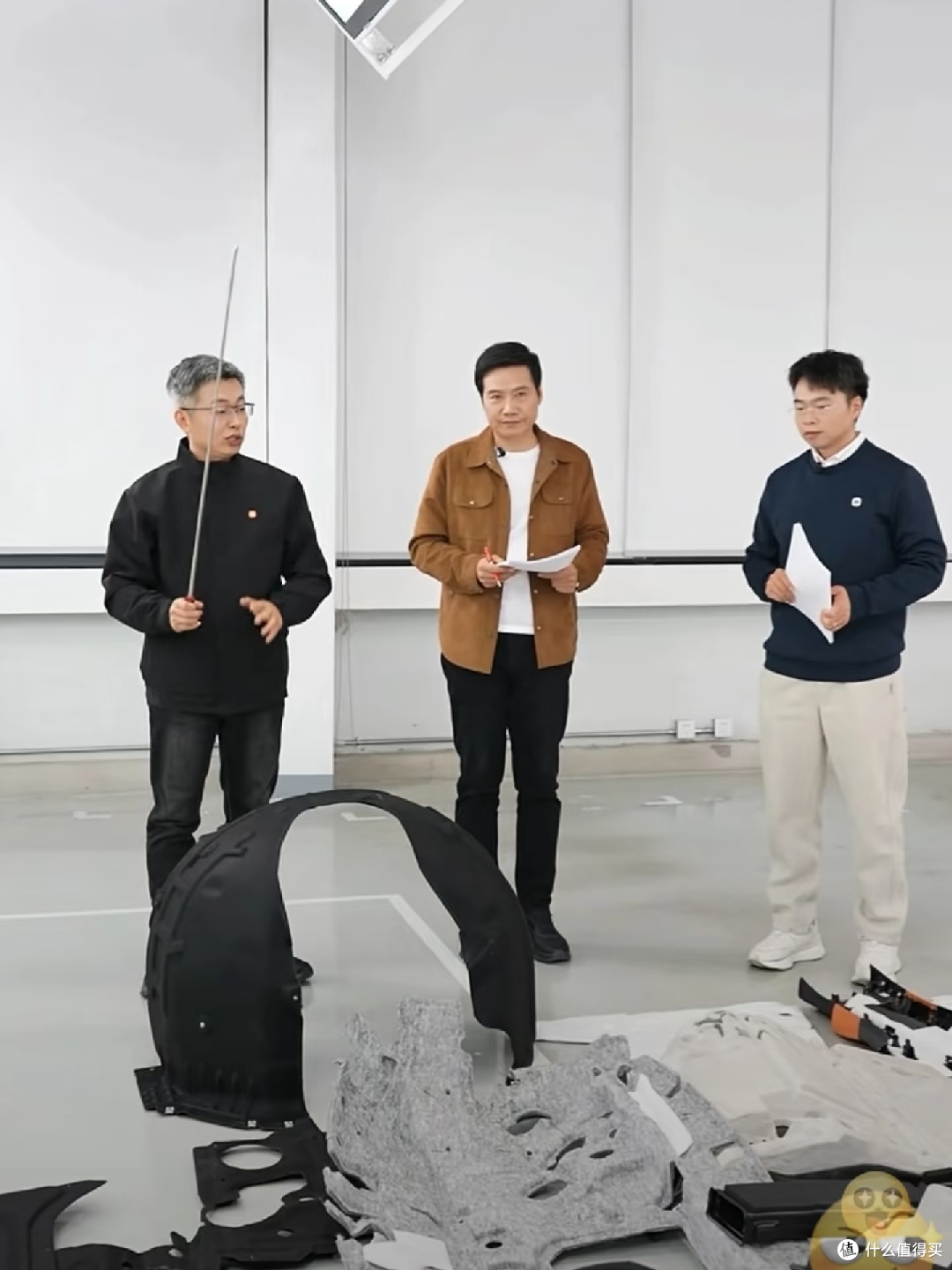 雷军直播小米汽车拆车，显示质量