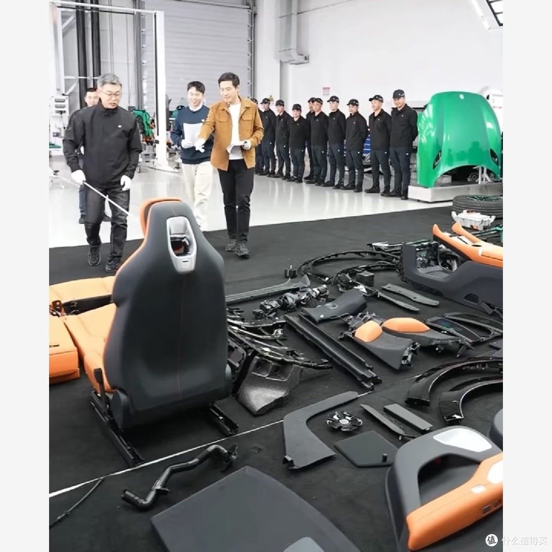 雷军直播小米汽车拆车，显示质量