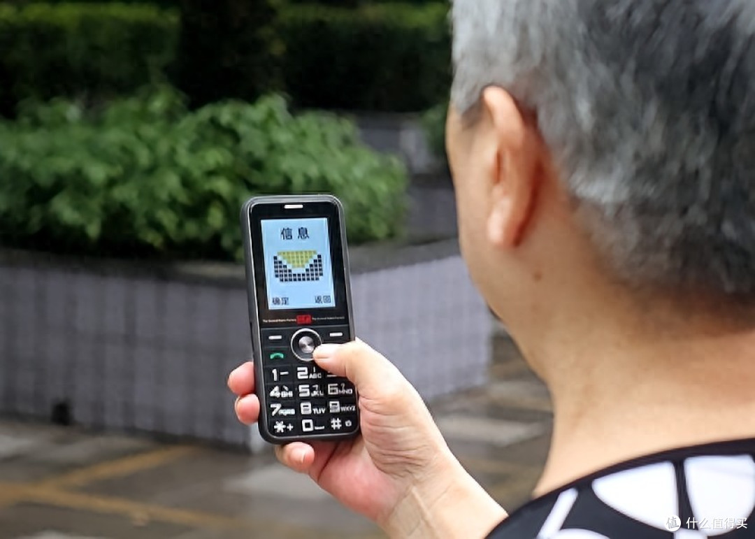 2300毫安吊打7000毫安?不足百元,却可以待机一周