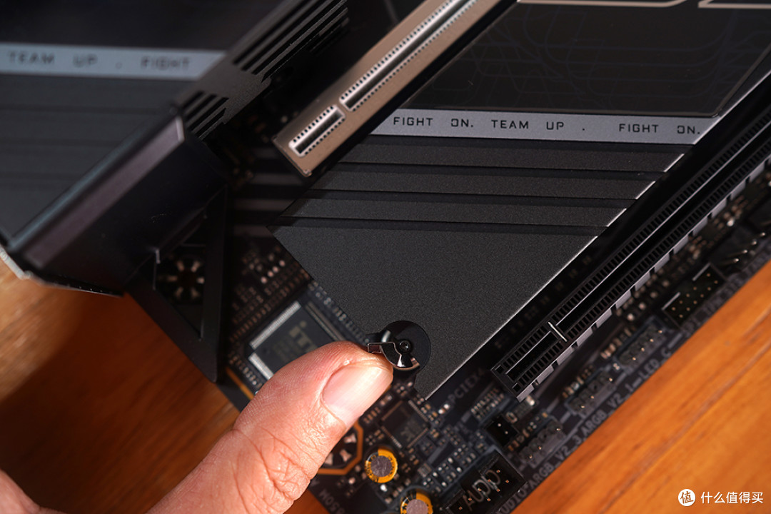 中端热门板,技嘉B850M AORUS PRO WIFI7电竞雕开箱分享