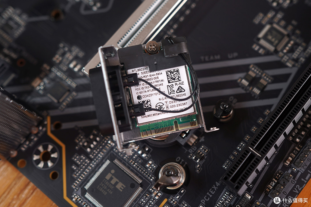 中端热门板,技嘉B850M AORUS PRO WIFI7电竞雕开箱分享