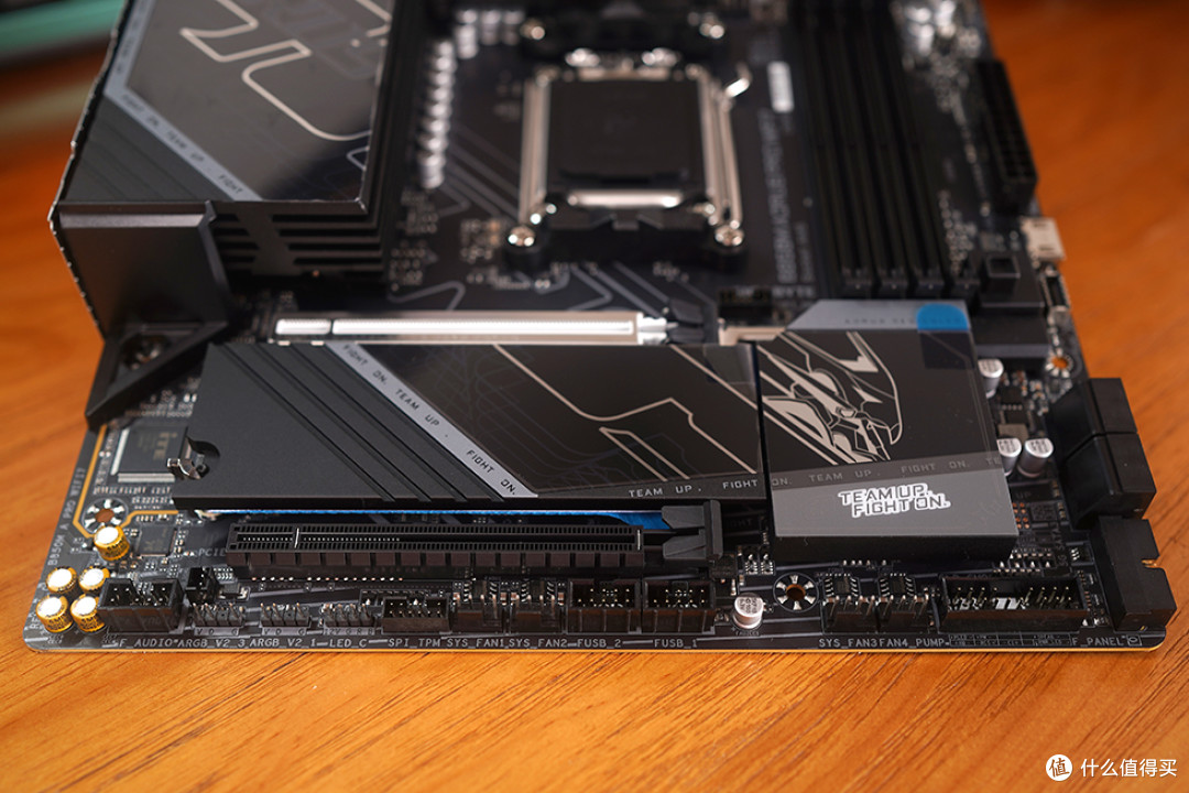 中端热门板,技嘉B850M AORUS PRO WIFI7电竞雕开箱分享
