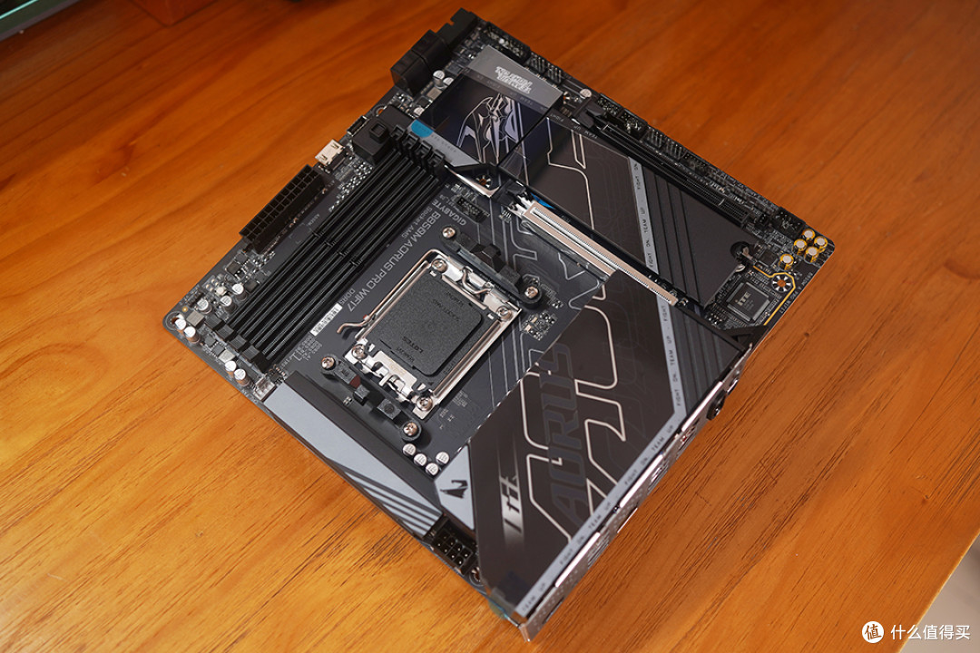 中端热门板,技嘉B850M AORUS PRO WIFI7电竞雕开箱分享