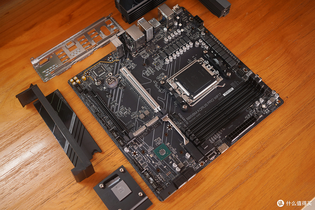 中端热门板,技嘉B850M AORUS PRO WIFI7电竞雕开箱分享