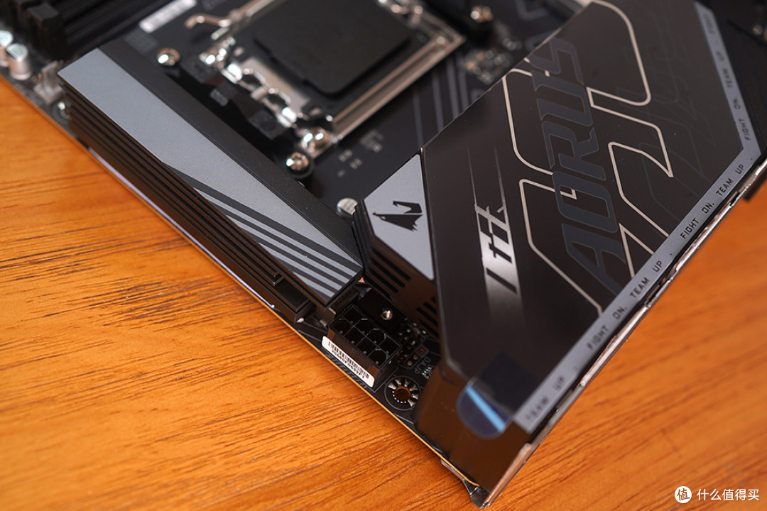 中端热门板,技嘉B850M AORUS PRO WIFI7电竞雕开箱分享