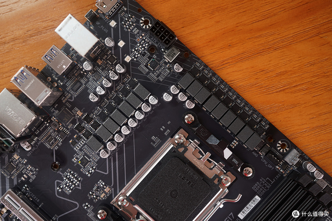 中端热门板,技嘉B850M AORUS PRO WIFI7电竞雕开箱分享