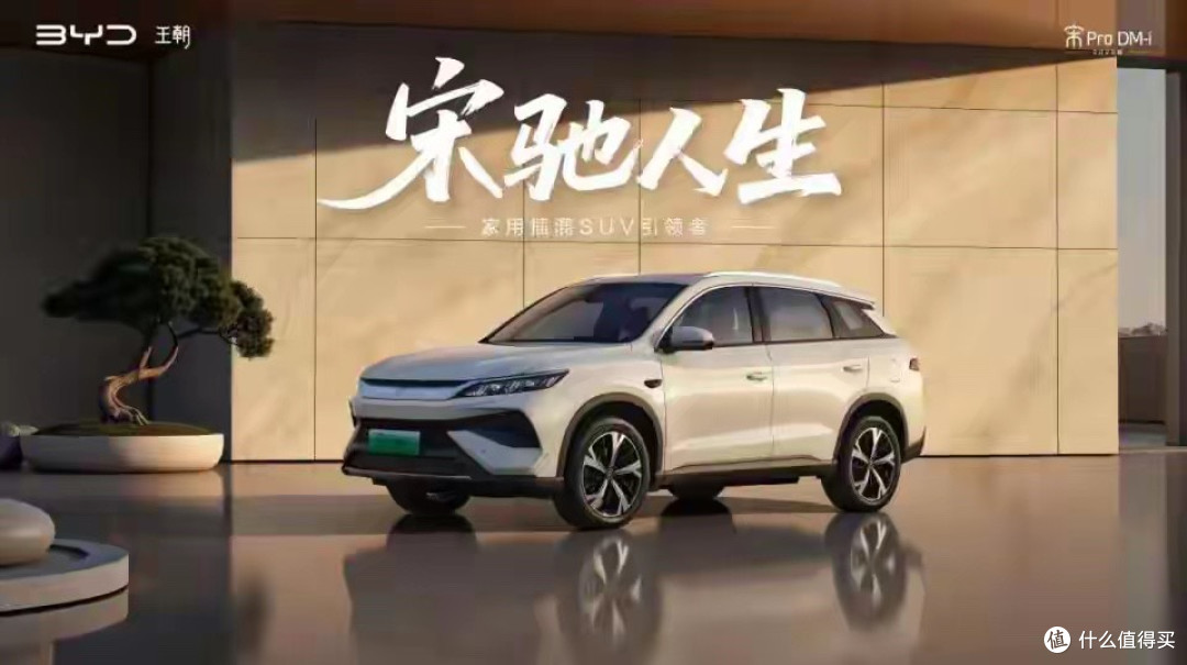 比亚迪掀桌子了!10万级SUV纯电跑220km,油耗3.2L,还带爆胎稳控
