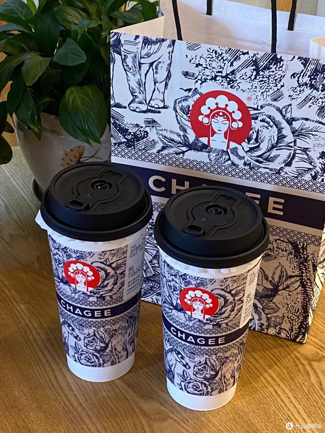 对比3家品牌“手打奶茶”争议,为什么霸王茶姬的应对最圈粉?