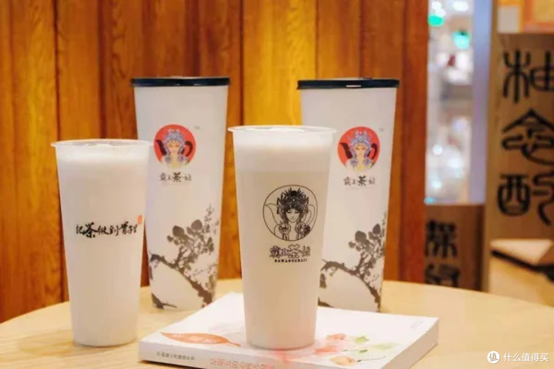 对比3家品牌“手打奶茶”争议,为什么霸王茶姬的应对最圈粉?