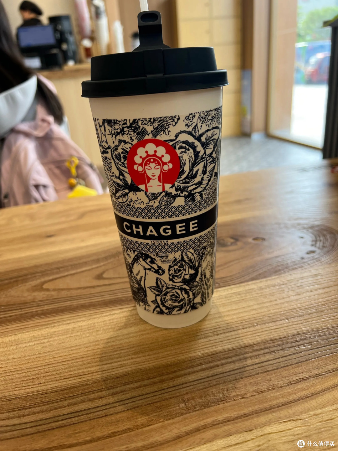 对比3家品牌“手打奶茶”争议,为什么霸王茶姬的应对最圈粉?