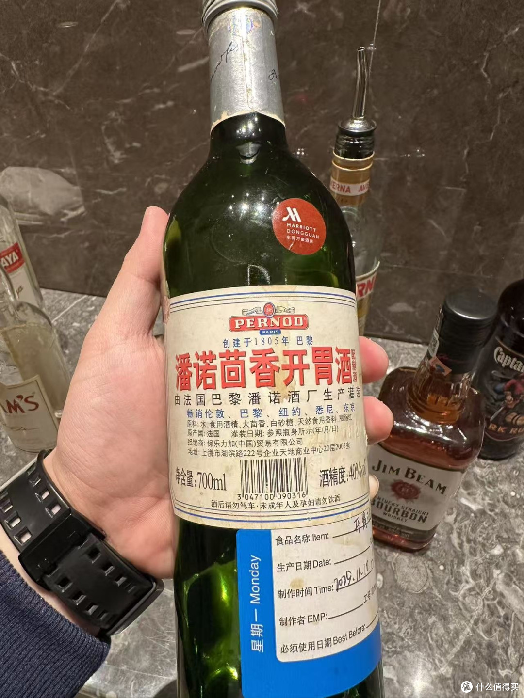 震惊！一家刚开业的万豪酒店，酒廊居然藏着默默奉献20年的老员工