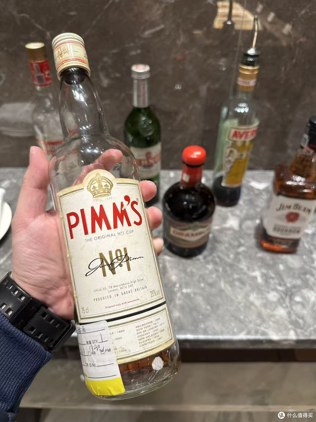震惊！一家刚开业的万豪酒店，酒廊居然藏着默默奉献20年的老员工