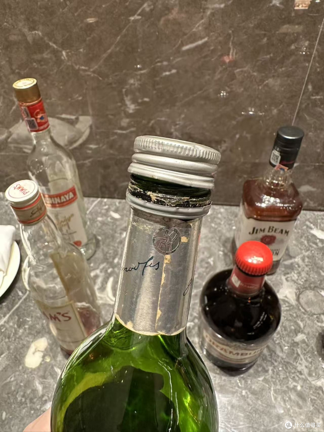 震惊！一家刚开业的万豪酒店，酒廊居然藏着默默奉献20年的老员工