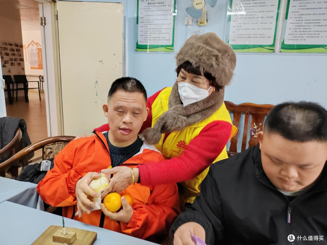 惠州市向阳慈善会：剪刀下的幸福时光