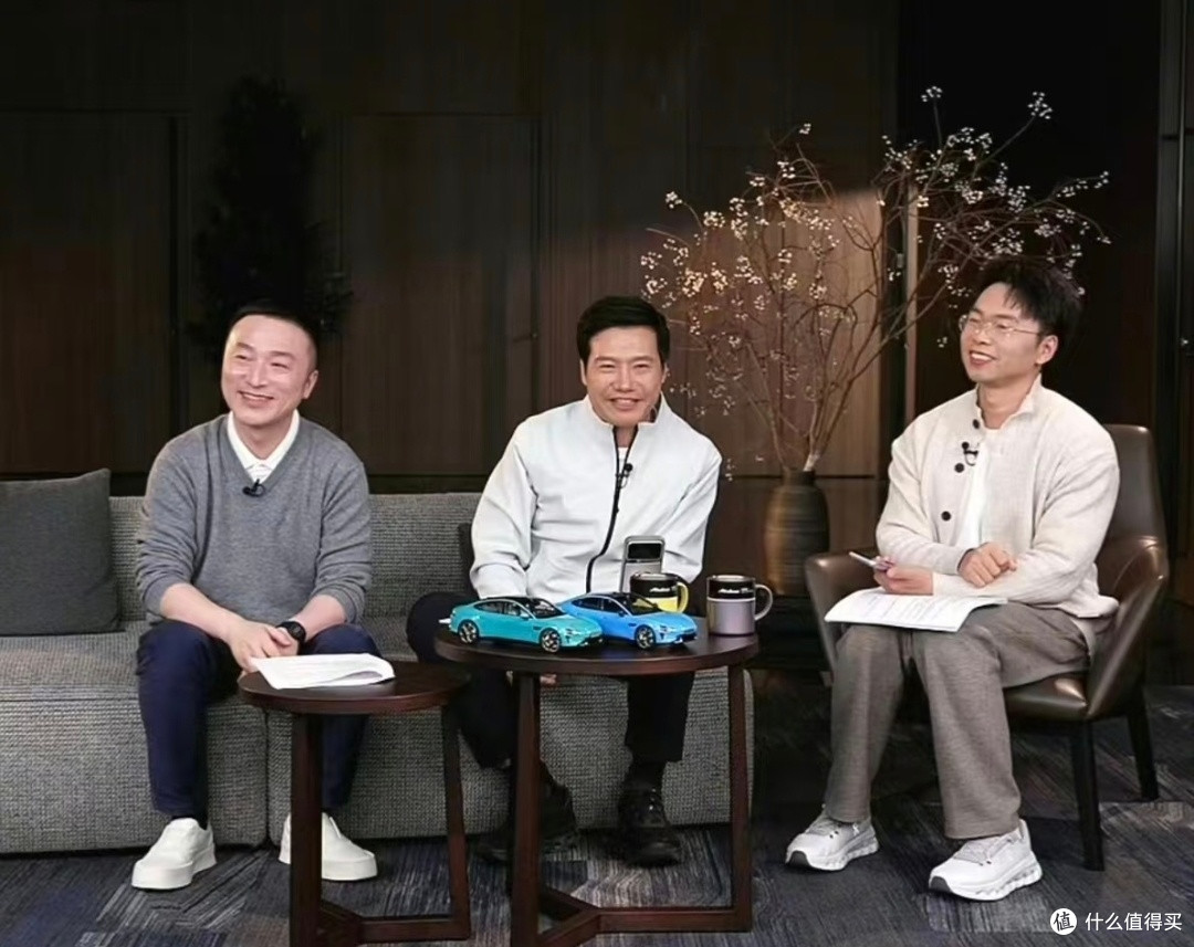 刷屏双圈!雷军四天两场直播,拆车+晒专利硬核破局