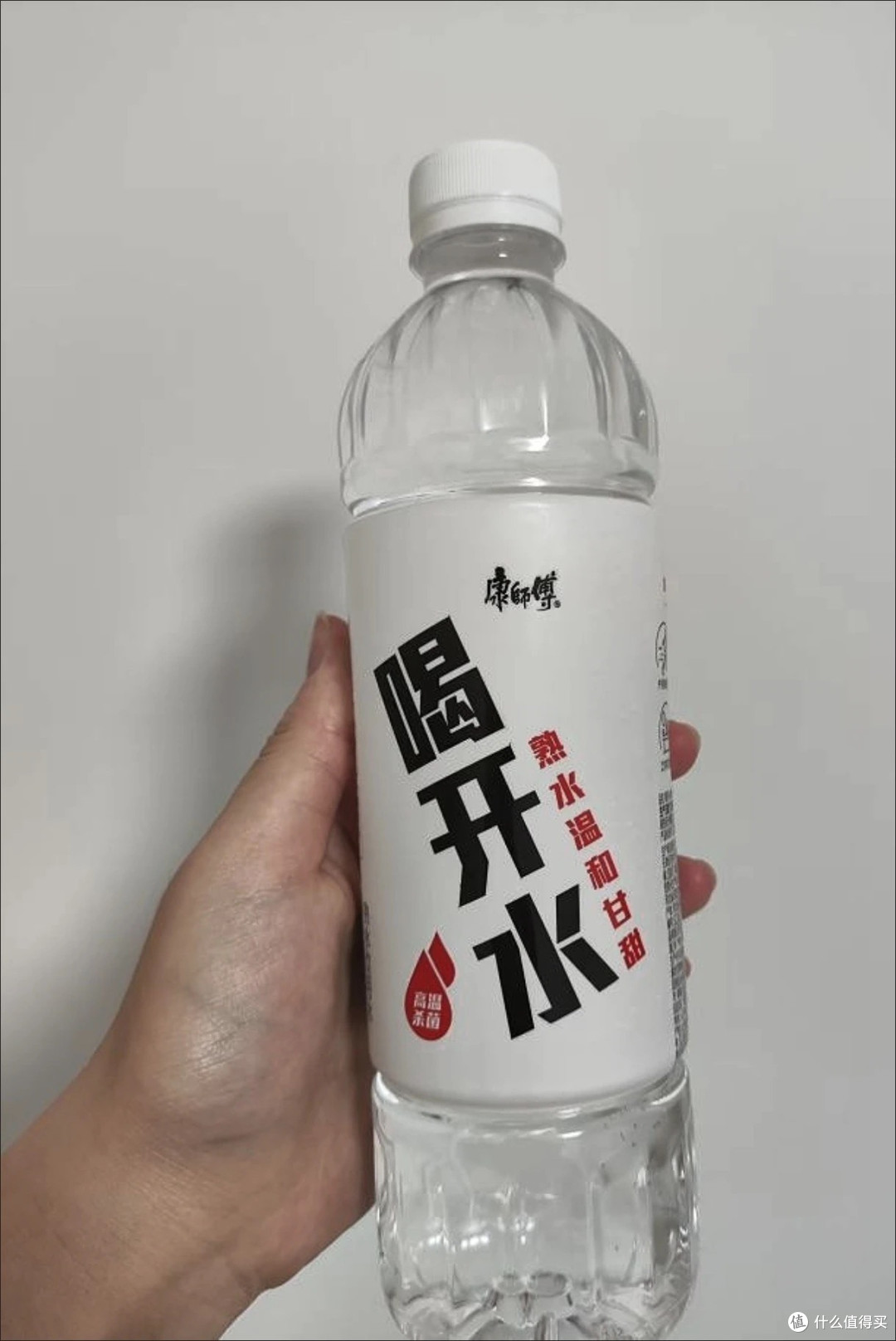 喝对水 = 省补品钱?热门瓶装水亲身体验,这 3 款闭眼囤不踩雷