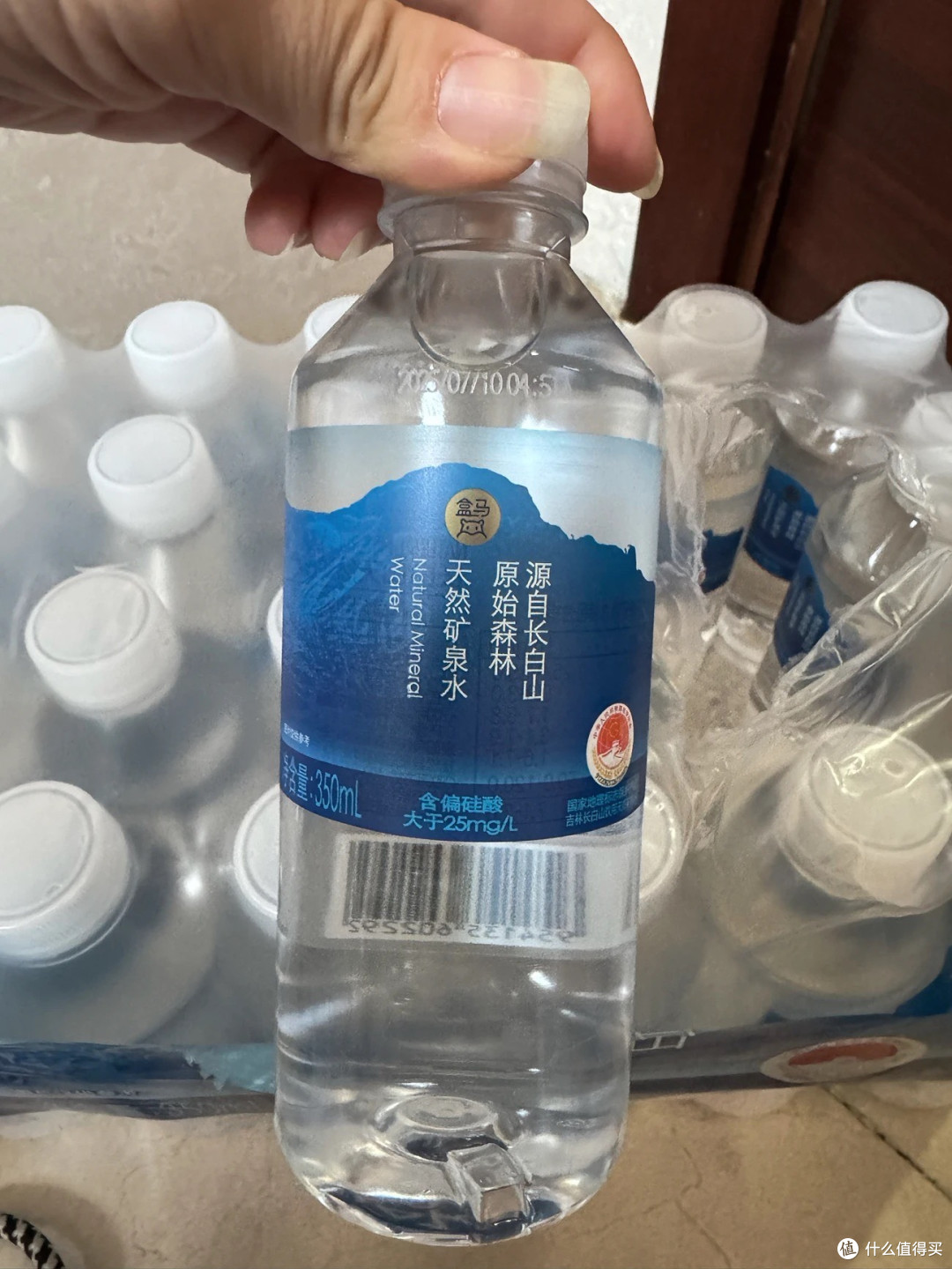 喝对水 = 省补品钱?热门瓶装水亲身体验,这 3 款闭眼囤不踩雷