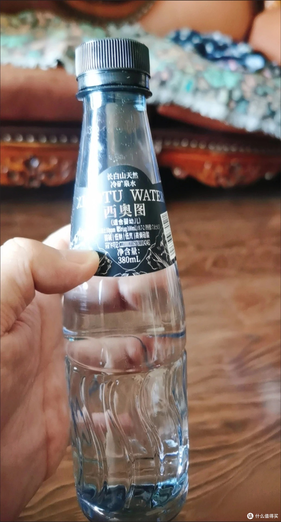 喝对水 = 省补品钱?热门瓶装水亲身体验,这 3 款闭眼囤不踩雷