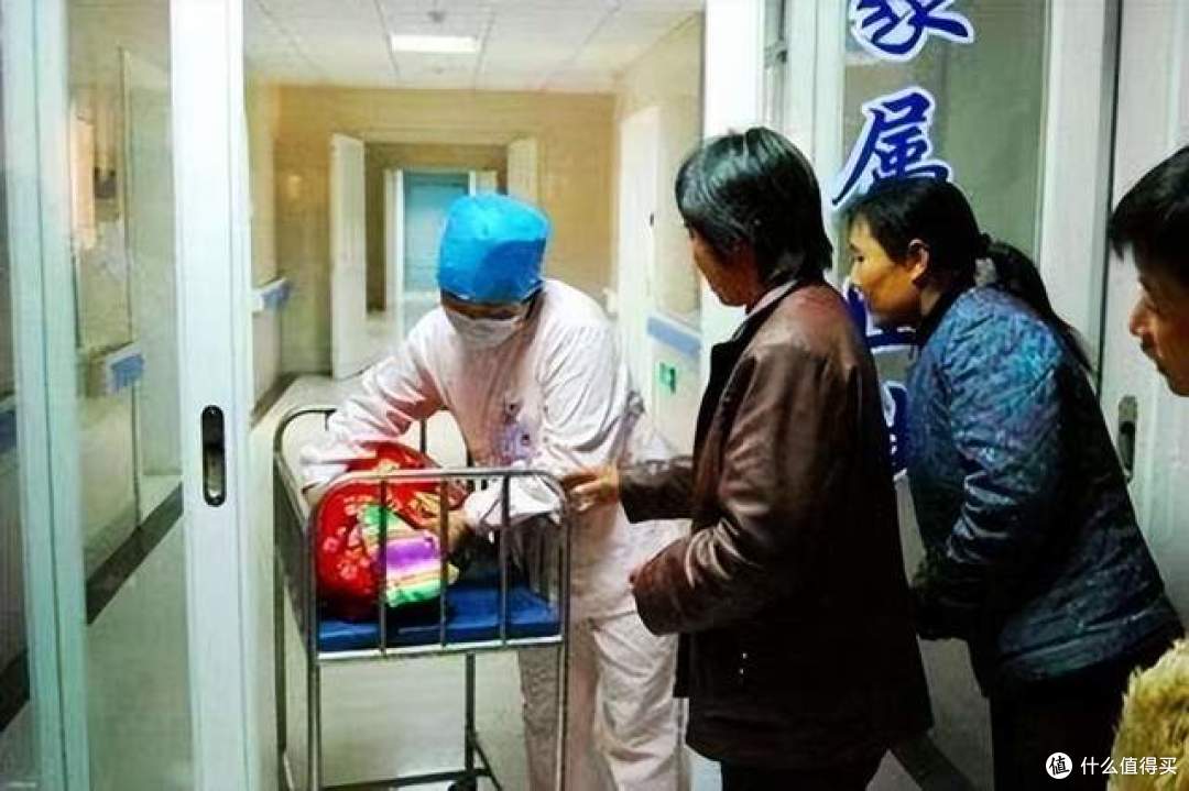 新生儿“第一抱”很关键！无关迷信，这3种人再亲也要拒绝