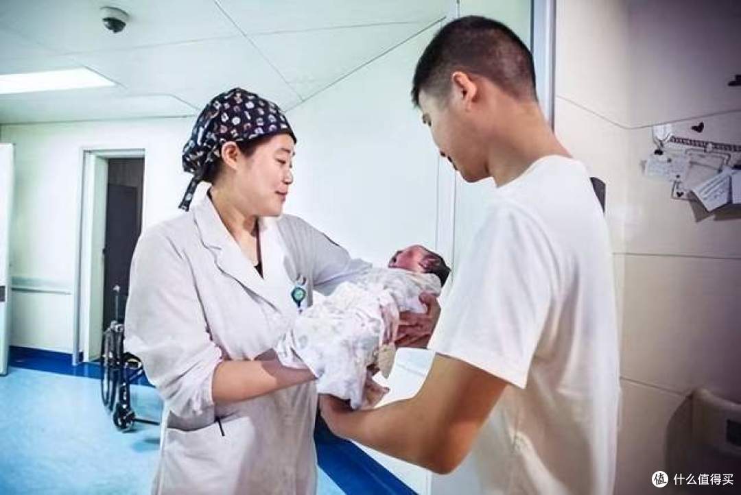 新生儿“第一抱”很关键！无关迷信，这3种人再亲也要拒绝