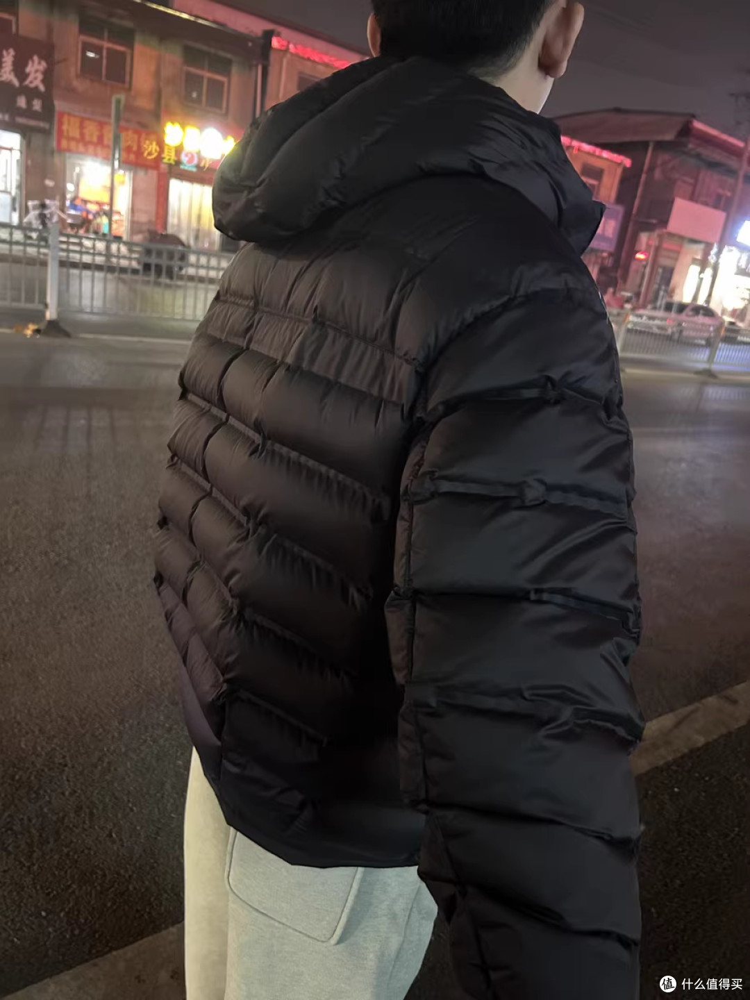 大衣与棉服的时尚博弈:材质革命下的保暖哲学