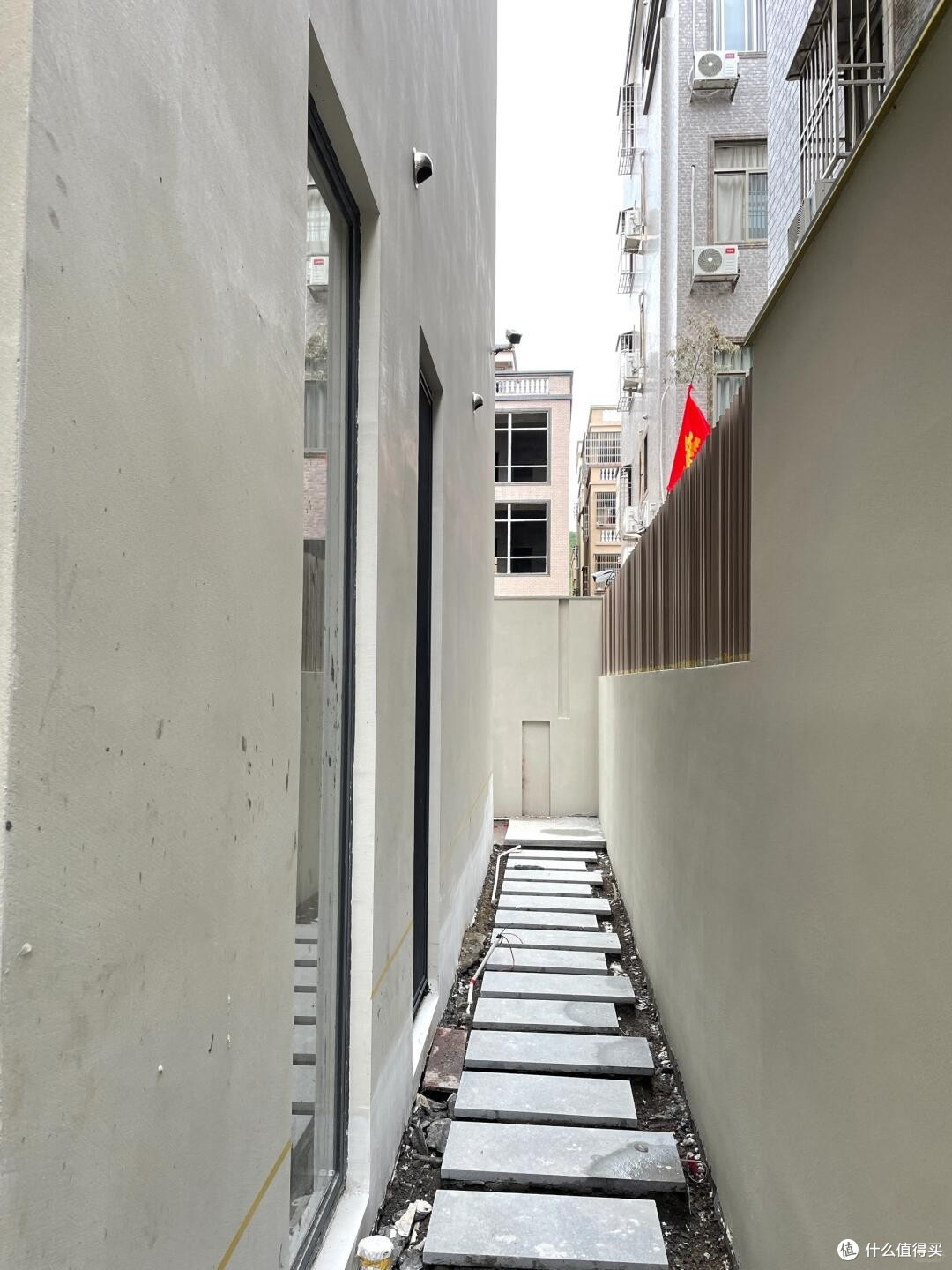 广东男子的现代风格自建房，那叫一个简约时尚，分享给大家瞧瞧！