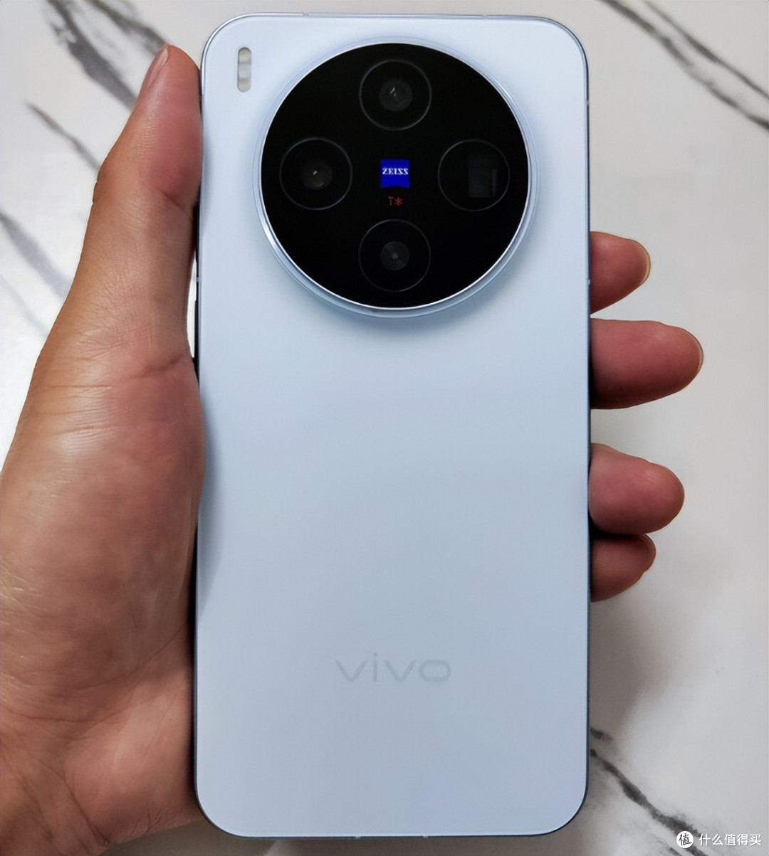 vivo摆脱高价低配,2亿主摄+蔡司APO超级长焦+天玑9500,3689元