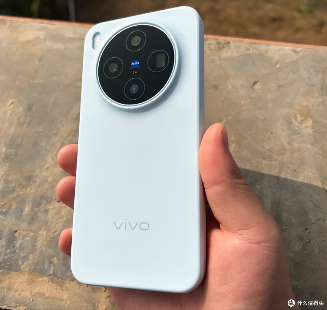vivo摆脱高价低配,2亿主摄+蔡司APO超级长焦+天玑9500,3689元