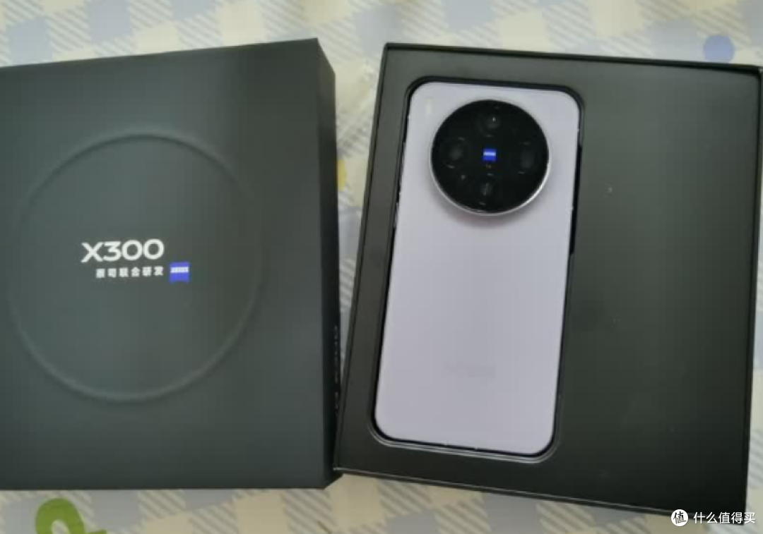vivo摆脱高价低配,2亿主摄+蔡司APO超级长焦+天玑9500,3689元