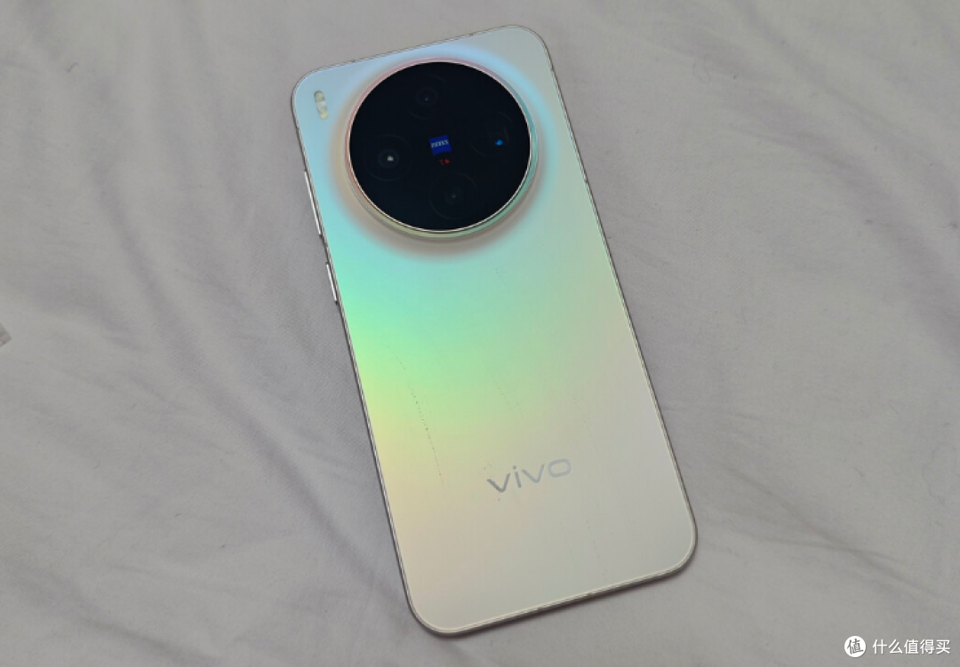 vivo摆脱高价低配,2亿主摄+蔡司APO超级长焦+天玑9500,3689元