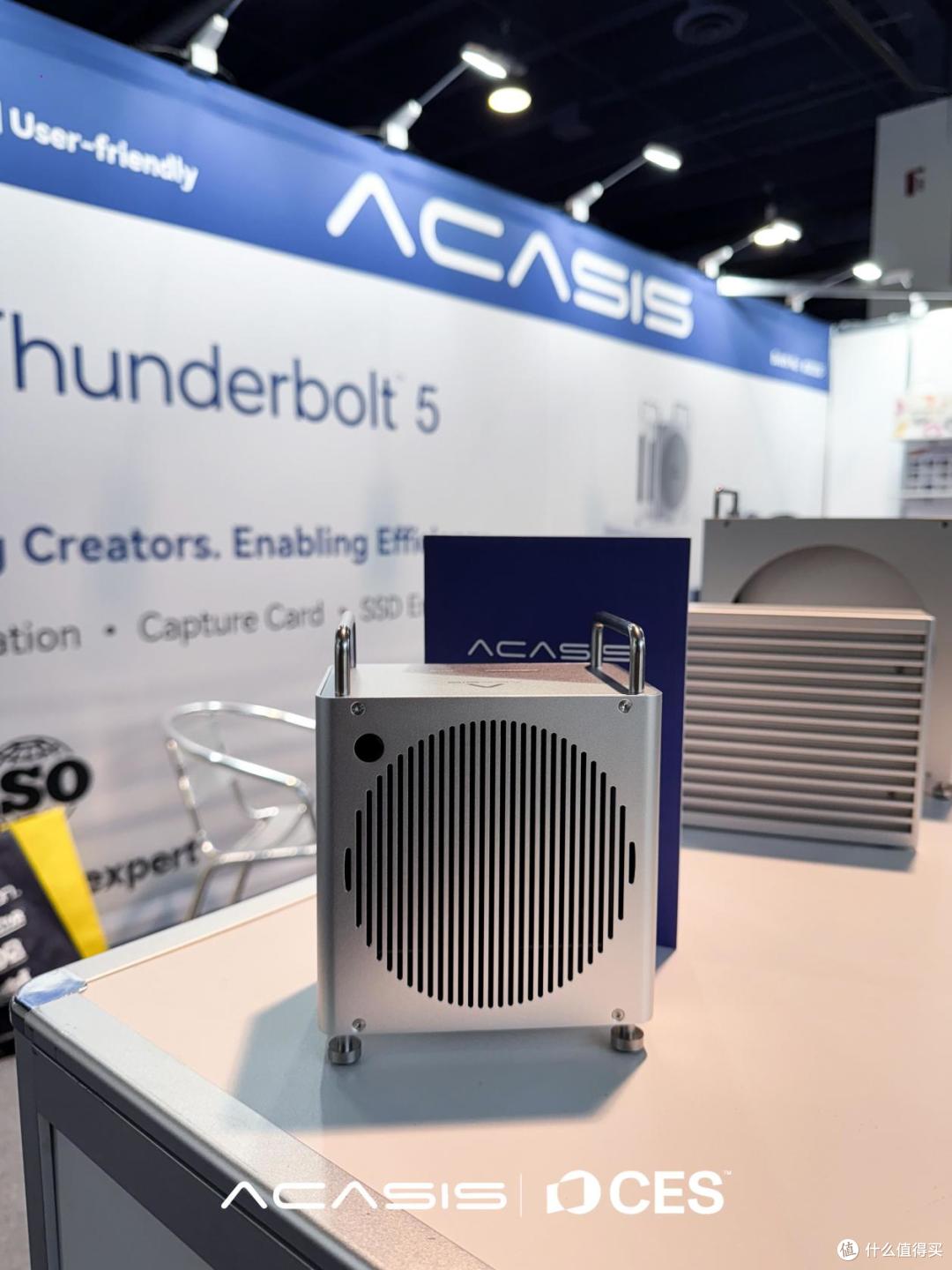 革新存储体验:阿卡西斯CES发布全球首款Thunderbolt 5满速硬盘盒