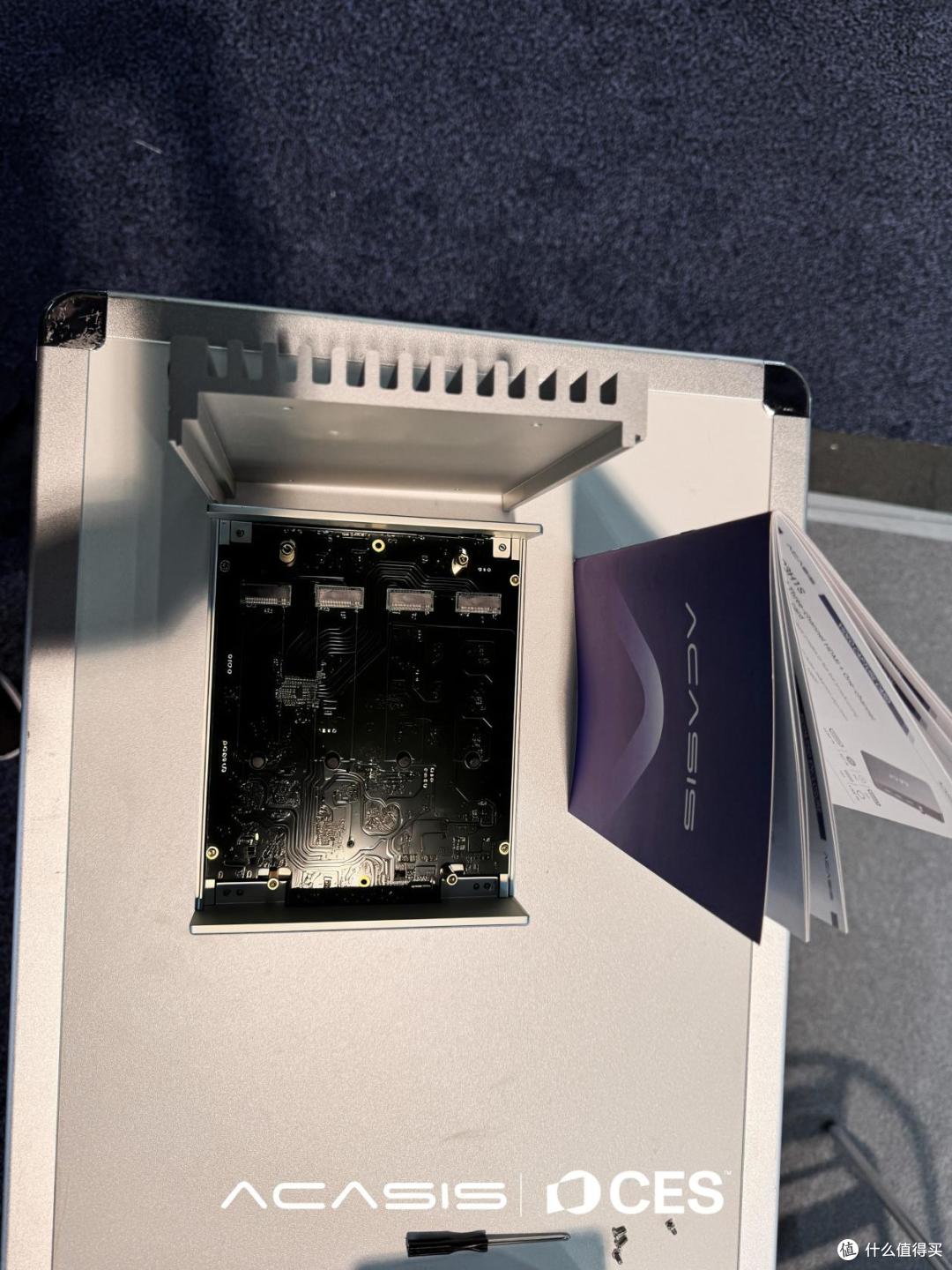革新存储体验:阿卡西斯CES发布全球首款Thunderbolt 5满速硬盘盒