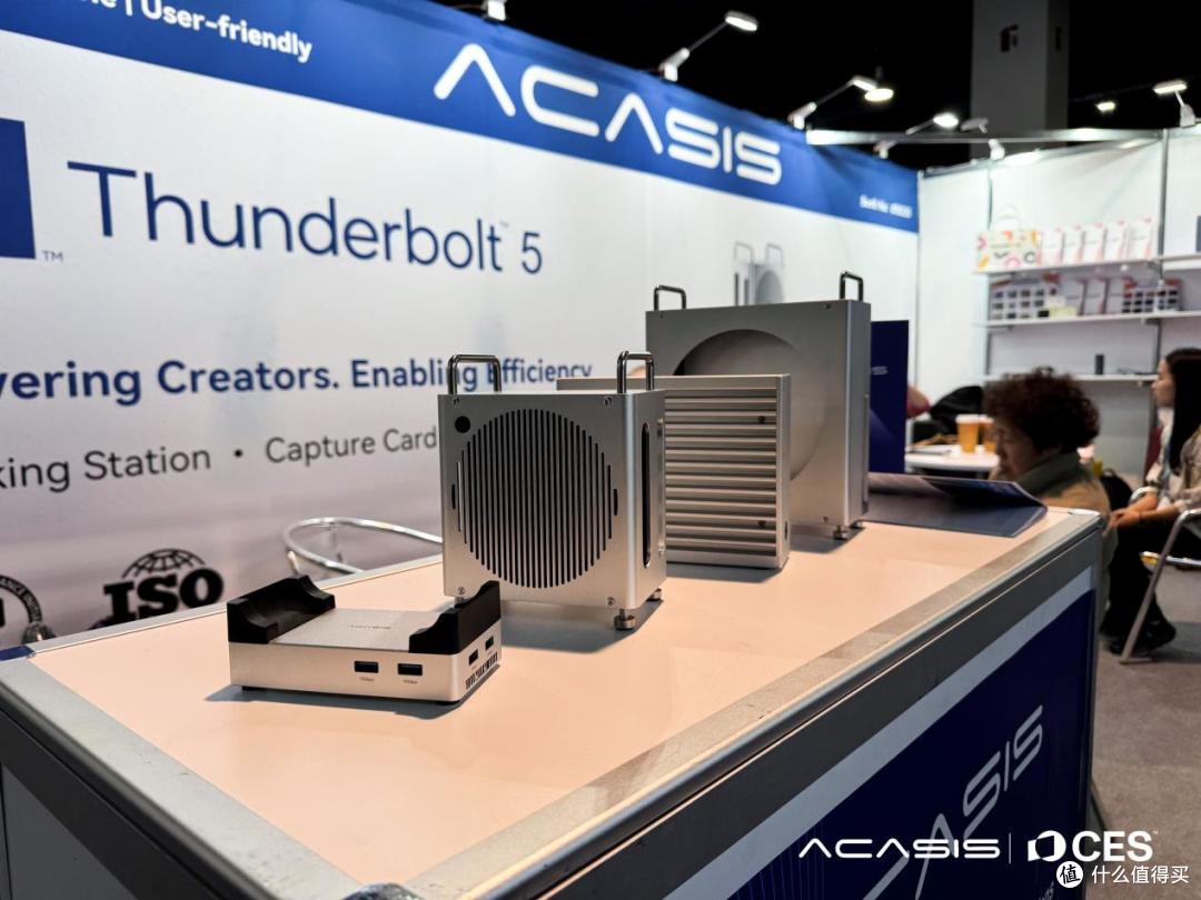 革新存储体验:阿卡西斯CES发布全球首款Thunderbolt 5满速硬盘盒