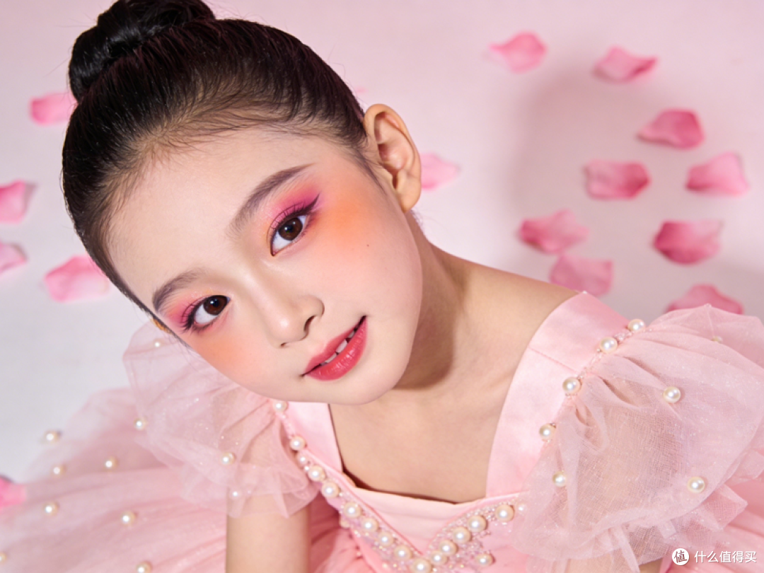 1767871975464488.png BLOOM BELLA:一份专为聚光灯下定制的“舞台妆色彩使用说明书”
