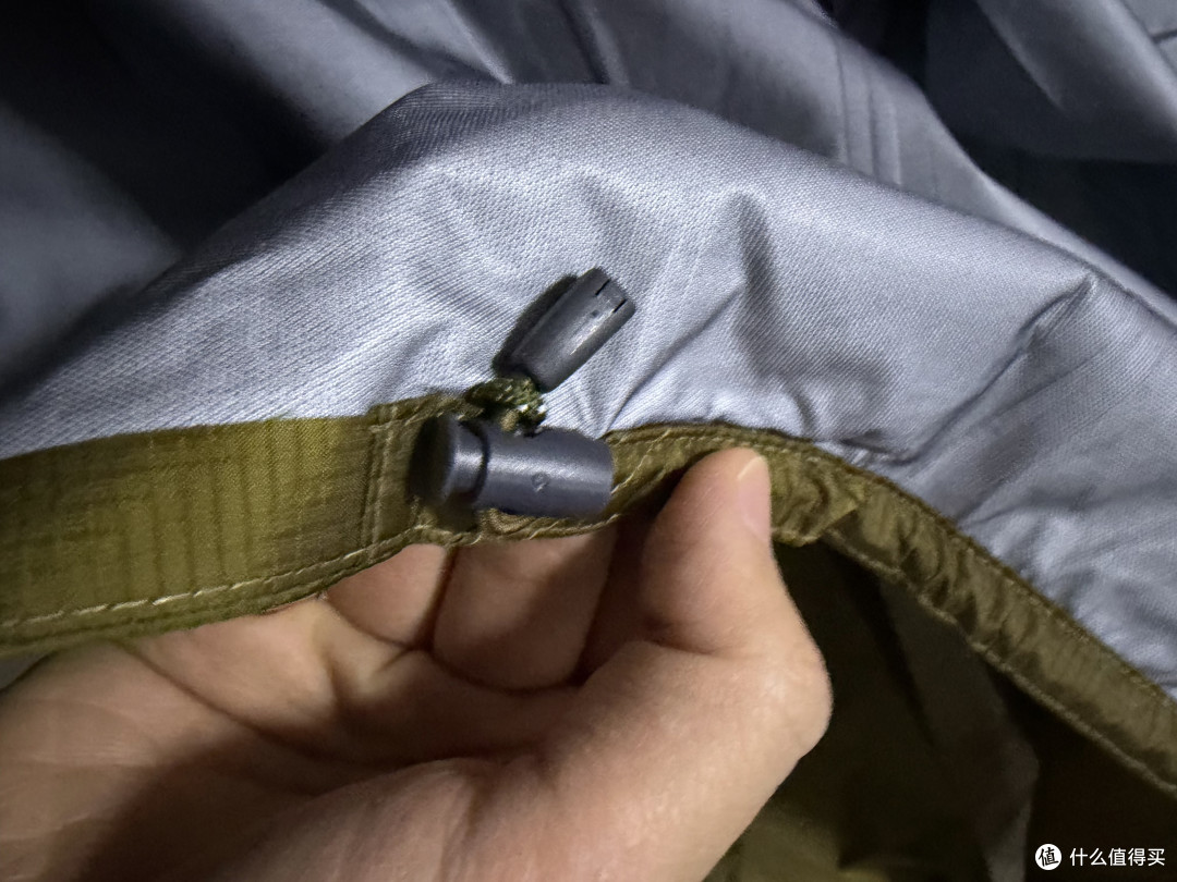 下摆调节抽绳细节