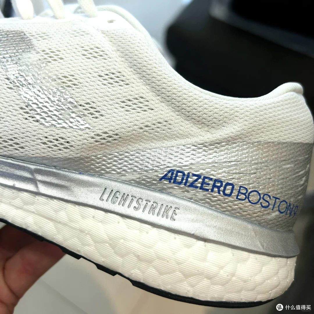 Boost+马牌,阿迪复刻了这双不到300的薄底跑鞋
