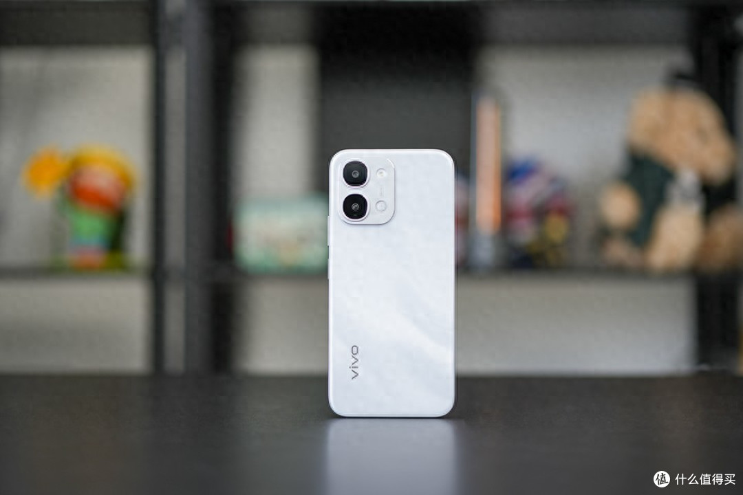 7200mAh大电池+6年持久续航,1499元起的vivo Y500i能不能打?