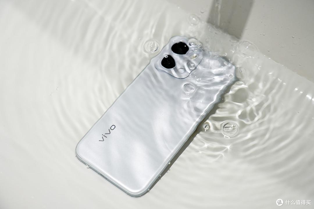 7200mAh大电池+6年持久续航,1499元起的vivo Y500i能不能打?