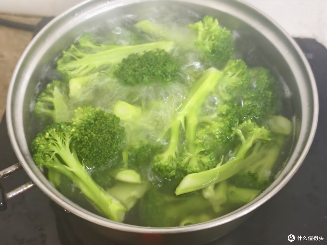 午间争分夺秒,鲜味绝不将就:干鱿鱼炒西兰花的十分钟哲学