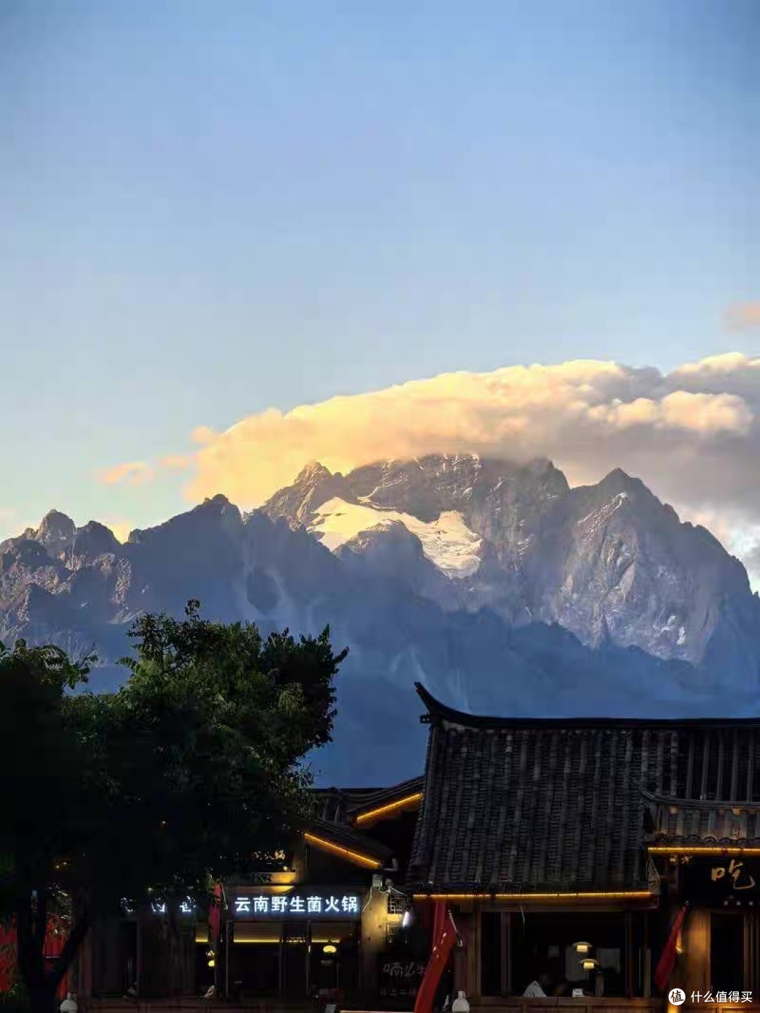 洱海畔的月光与转经筒的私语——大理:一场褪去滤镜的灵魂漫游