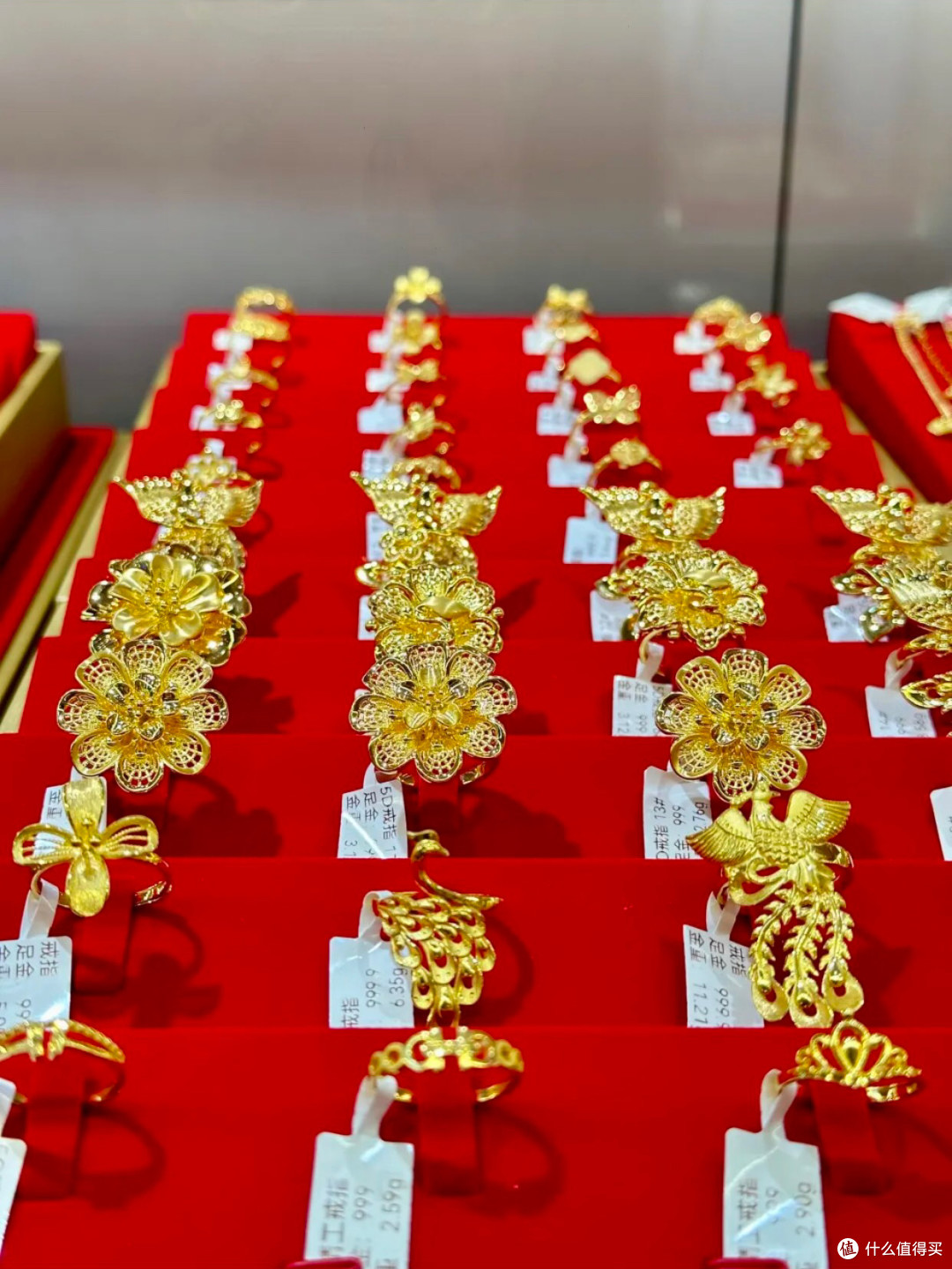 黄金白银投资核心差异解析:适配不同需求的财富工具